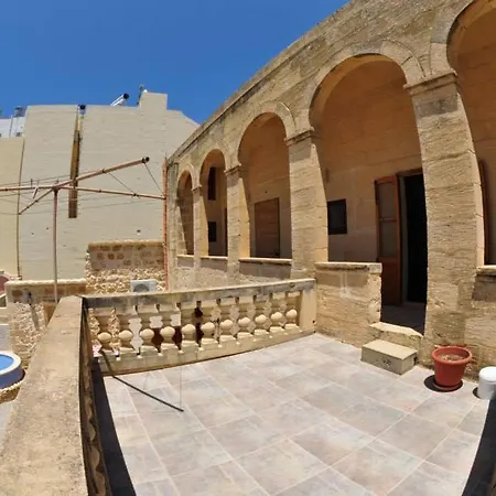 6 Bedroom With Large Private Pool *
