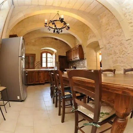 6 Bedroom With Large Private Pool *