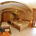 6 Bedroom With Large Private Pool בית נופש Ghajn Melel
