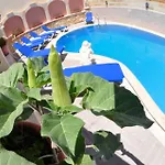 6 Bedroom With Large Private Pool *