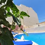 6 Bedroom With Large Private Pool בית נופש Ghajn Melel