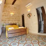 6 Bedroom With Large Private Pool בית נופש Ghajn Melel