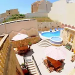 6 Bedroom With Large Private Pool בית נופש