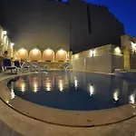 6 Bedroom With Large Private Pool *
