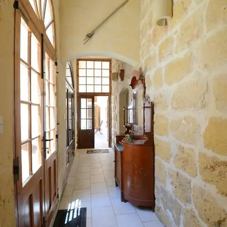 6 Bedroom With Large Private Pool Case de vacanță *