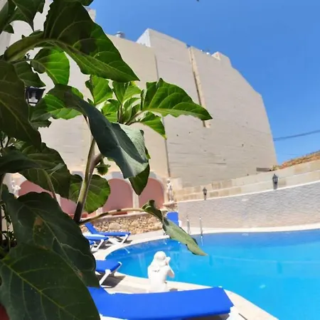 6 Bedroom With Large Private Pool Case de vacanță Ghajn Melel