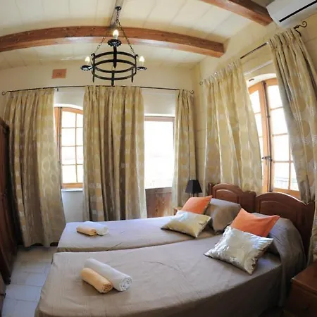 6 Bedroom With Large Private Pool *