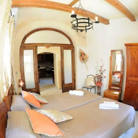 6 Bedroom With Large Private Pool Ghajn Melel